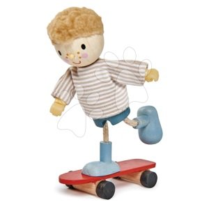 Fa kisfiú figura gördeszkán Edward And His Skateboard Tender Leaf Toys pulcsiban